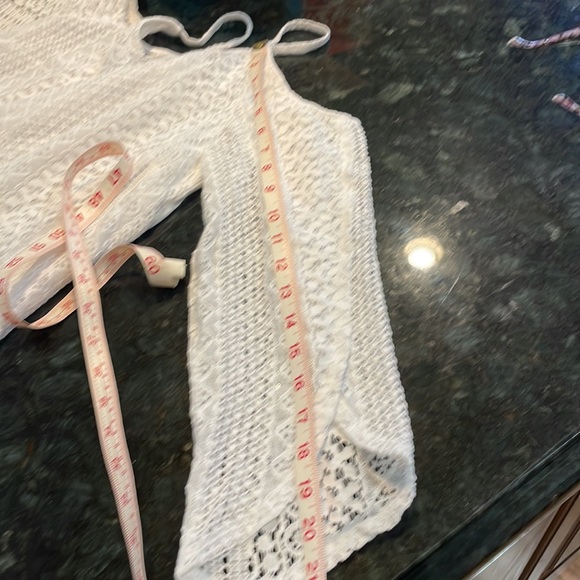 White cold shoulder top - Picture 7 of 10